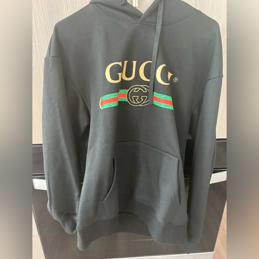 Women’s Gucci sweater Small
